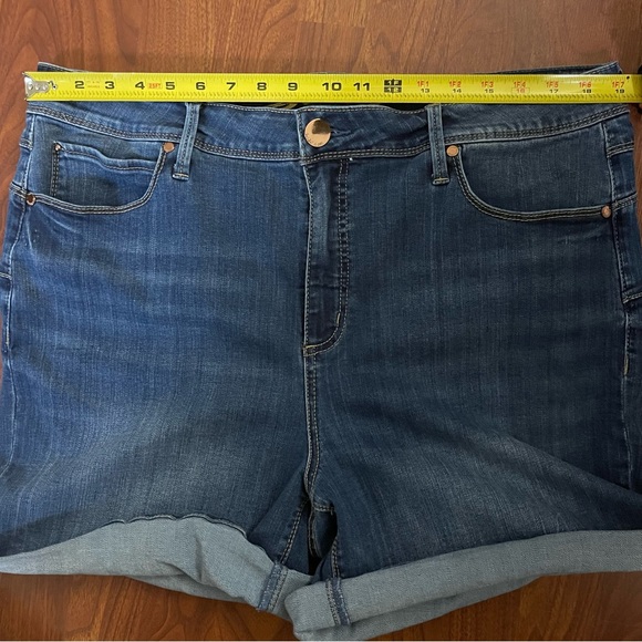 Seven7 Booty Shaper Jean Shorts Size 18W - Picture 7 of 9